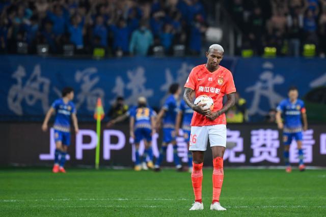 华体会体育-塔利斯卡的广州生涯：高开低走 卡帅因他遭争议